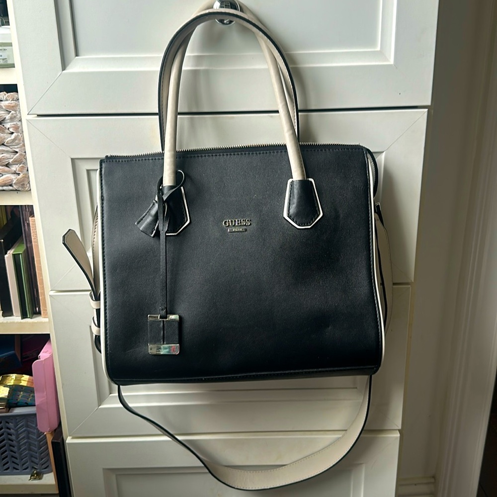 Guess  Black and cream handbag , used only twice.